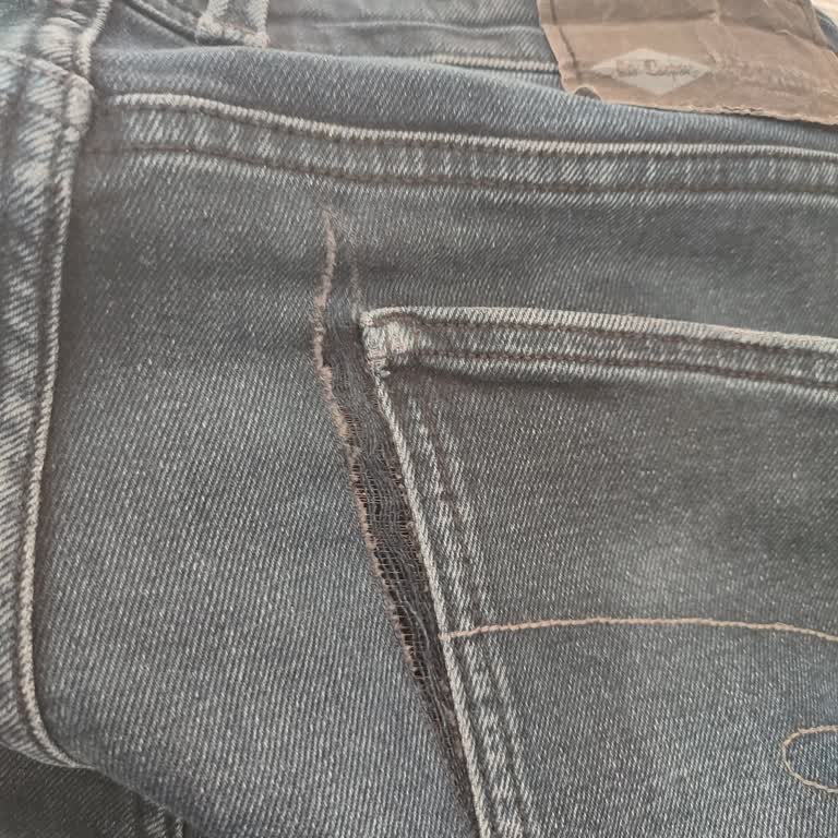 Kalitesiz Kumaş Sorunu: Lee Cooper Pantolonlar Yırtılıyor
