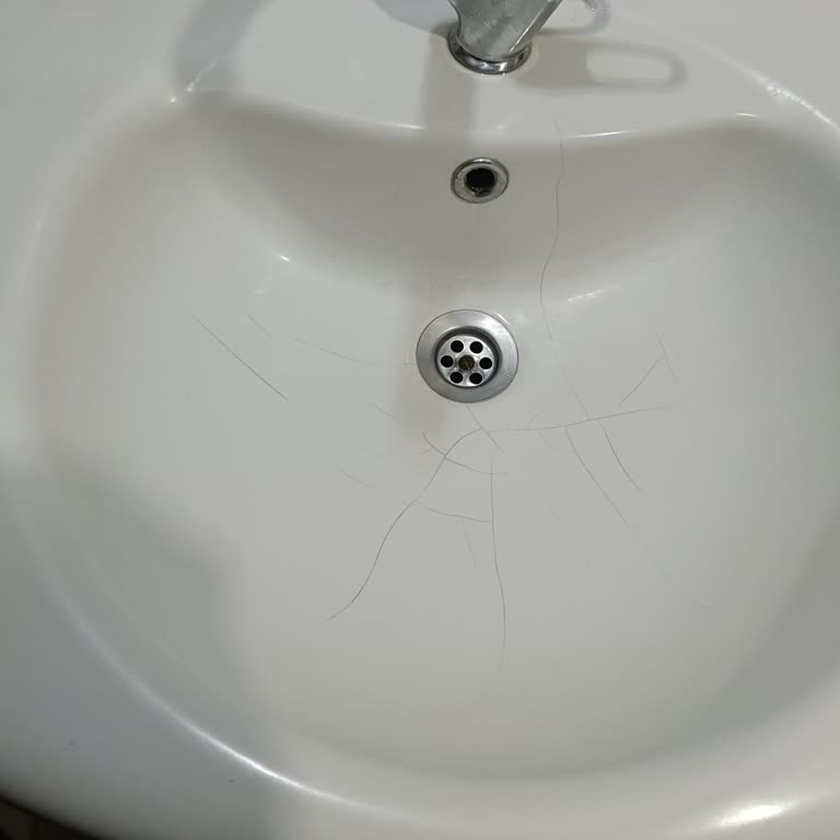 Cerastyle Lavabo Kendiliğinden Çatlıyor Ve Görüntü Kötüleşiyor