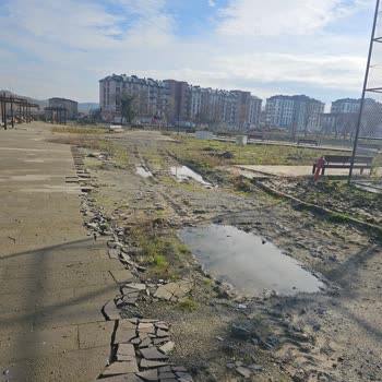Arnavutköy'deki Altyapı Ve Çevre Düzenlemeleri Yetersiz