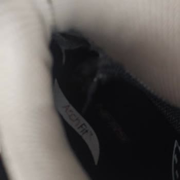 Skechers, zapatillas defectuosas y mala atención al cliente