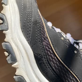 Problema de agrietamiento en la gamuza de mis Skechers