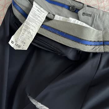 Kalitesiz Tadilat Ve Yırtılan Takım Elbise