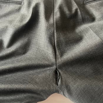 Kalitesiz Tadilat Ve Yırtılan Takım Elbise