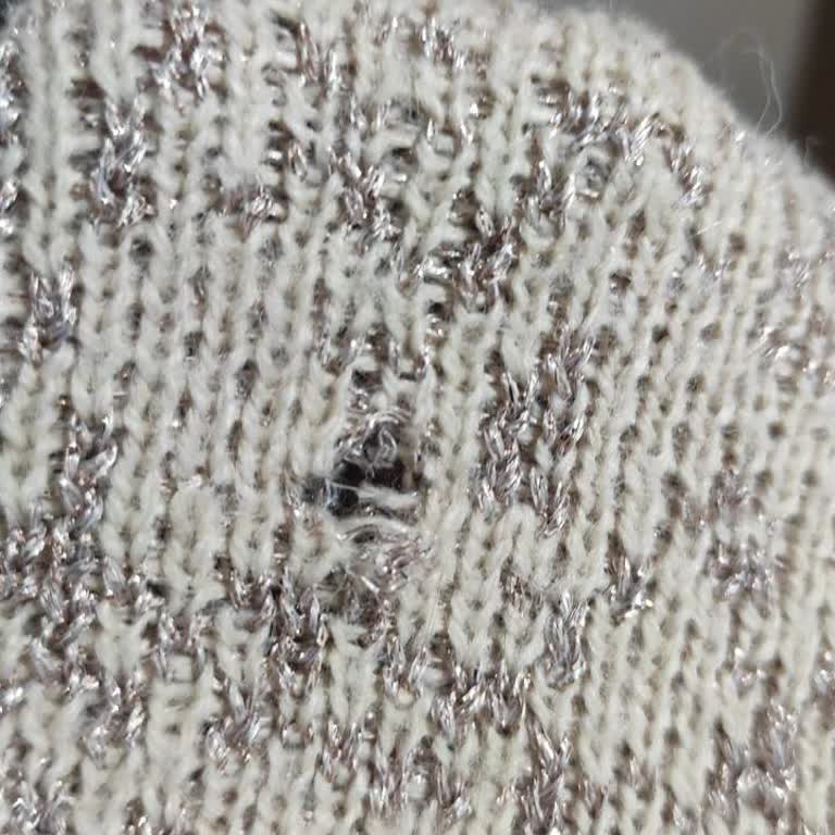 Olga Tırnak Center'da Hayal Kırıklığı: Kazağım Makas Kurbanı Oldu!