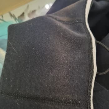 Nike Sweatshirt'te Kalite Sorunu: Renk Solması Ve İade Süreci
