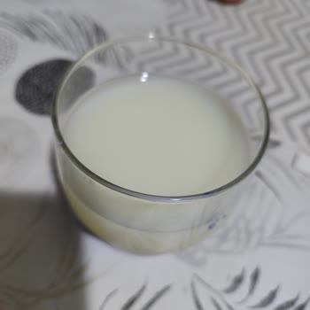 Şok Marketler Son Kullanma Tarihi Geçmemiş Sütün Bozulması