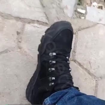 Dockers Ayakkabı Çözemedikleri Sesi Üretim Hatası Olarak Görmemeleri!