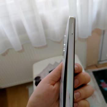 Pil Şişmesi Nedeniyle Reeder Telefonumda Kırık Ve Ek Ücret Talebi