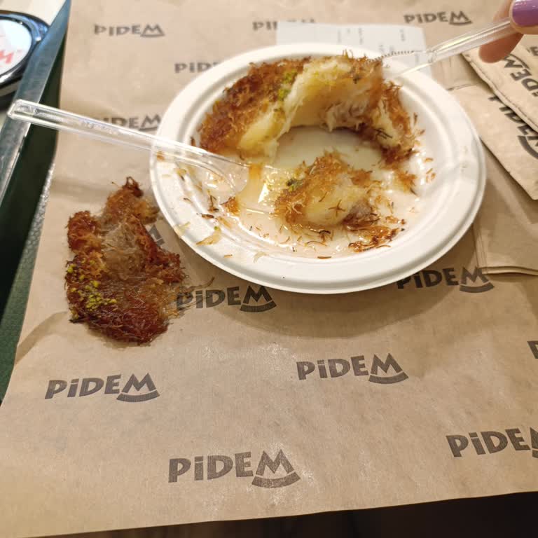 Bodrum Oasis AVM'de Pişmeyen Künefe Sorunu