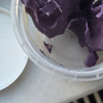 Oyun Hamurundan Çıkan Cam Parçalarıyla Tehlike