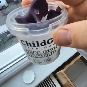 Oyun Hamurundan Çıkan Cam Parçalarıyla Tehlike