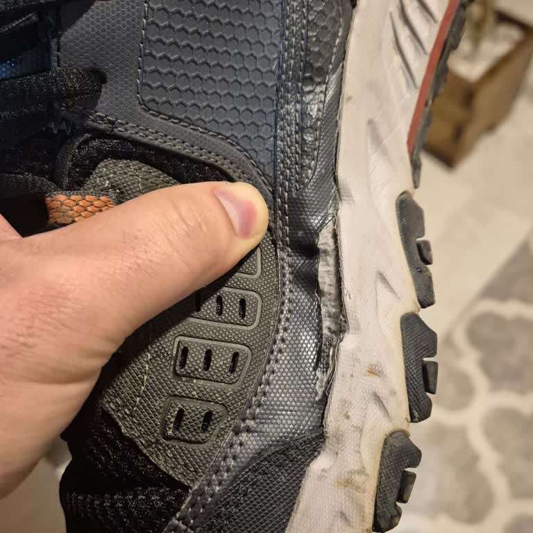 Skechers Ayakkabının Yan Kısmı Yırtıldı Ve Su Geçiriyor