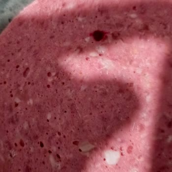 BİM'den Aldığım Salamda Kırmızı Boya Şoku