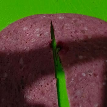 BİM'den Aldığım Salamda Kırmızı Boya Şoku