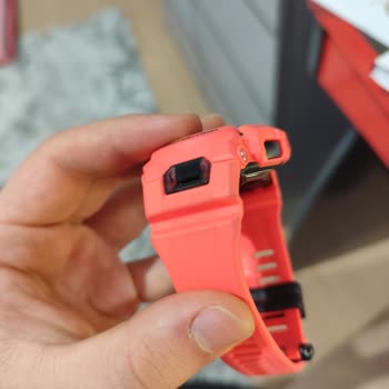 Casio G-Shock Saatin Kordonunda Beklenmedik Lekeler