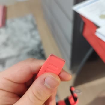 Casio G-Shock Saatin Kordonunda Beklenmedik Lekeler