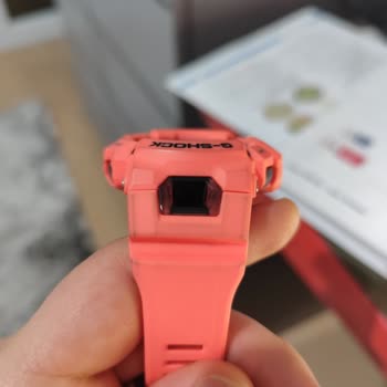 Casio G-Shock Saatin Kordonunda Beklenmedik Lekeler