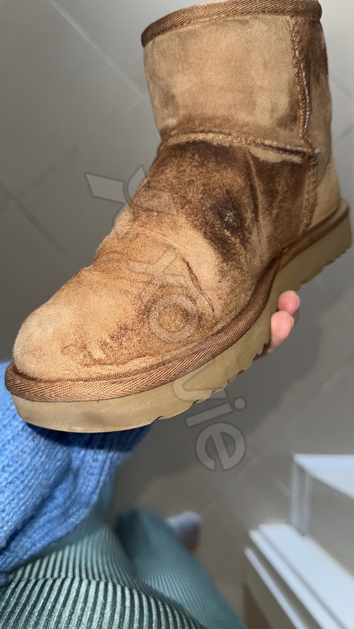 UGG UGG Boots Got Wet and Changed Color During Snowy Day  display picture 1