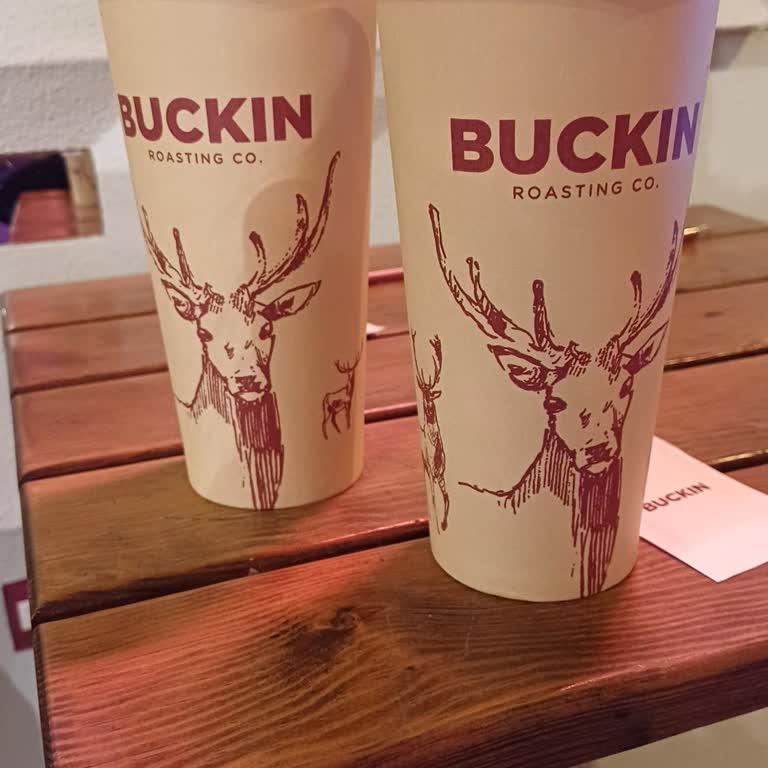 Buckin Cafe'de Soğuk Kahve Ve İlgisiz Hizmet