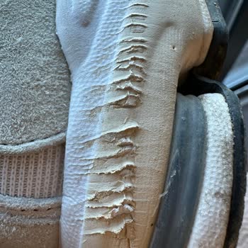 Adidas Ayakkabıda Şaşırtıcı Kalite Sorunu: Yüksek Fiyat, Düşük Dayanıklılık!