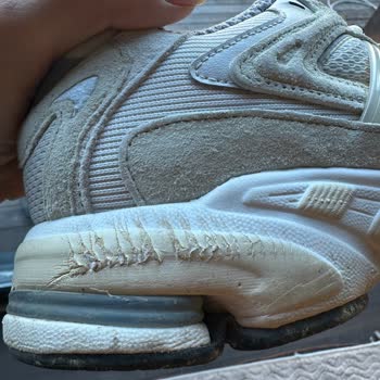 Adidas Ayakkabıda Şaşırtıcı Kalite Sorunu: Yüksek Fiyat, Düşük Dayanıklılık!