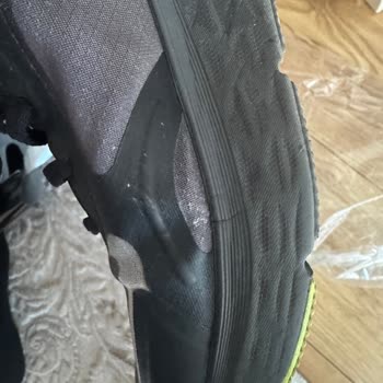 Skechers Ayakkabıda Beklenmedik Yırtılma Sorunu