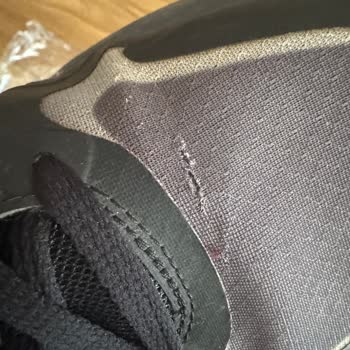 Skechers Ayakkabıda Beklenmedik Yırtılma Sorunu
