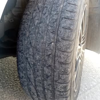 Eski Ve Patlak Lastikle Teslim Edilen Araç