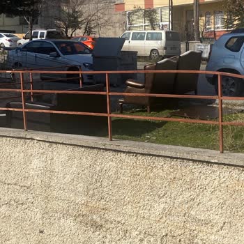 Nişantaşı Sokak'ta Çöp Sorunu Ve Zabıta Eksikliği