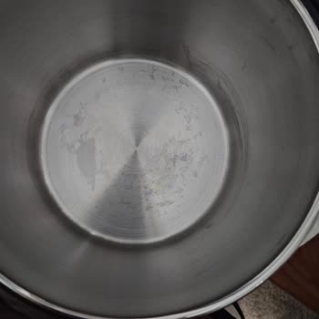 İlk Kullanımda Kararan Düdüklü Tencere Hayal Kırıklığı Yarattı