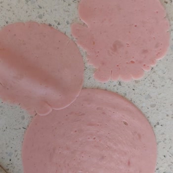 Marketten Alınan Salamda Beklenmedik Sürpriz