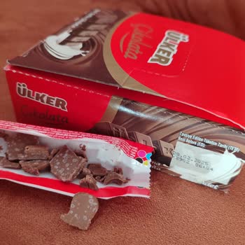 Son Tüketim Tarihi Geçmemiş Çikolatanın Bozulmuş Tadı Ve Görünümü