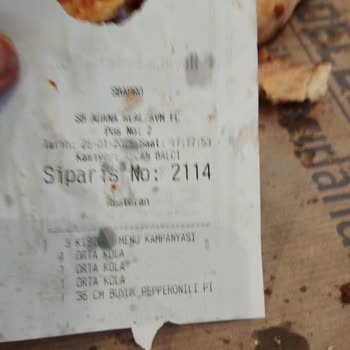 Sbarro Pizza'da Hayal Kırıklığı: Çiğ Hamur Ve Eksik Malzemeler