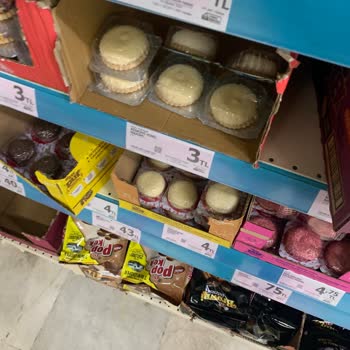 Son Tüketim Tarihi Geçmiş Ürün Ve İlgisiz Çalışan Tavrı