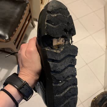 Derimod Botlarım Toplantıda Parçalandı