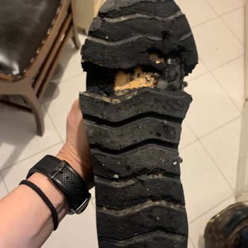 Derimod Botlarım Toplantıda Parçalandı