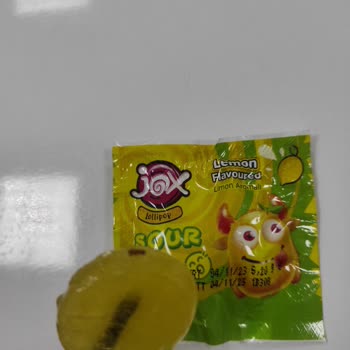 Jox Fruity Üzerinde Sinek