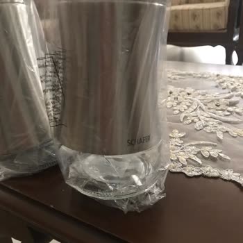 Kırık Baharat Takımı Ve İletişimsiz Satıcı