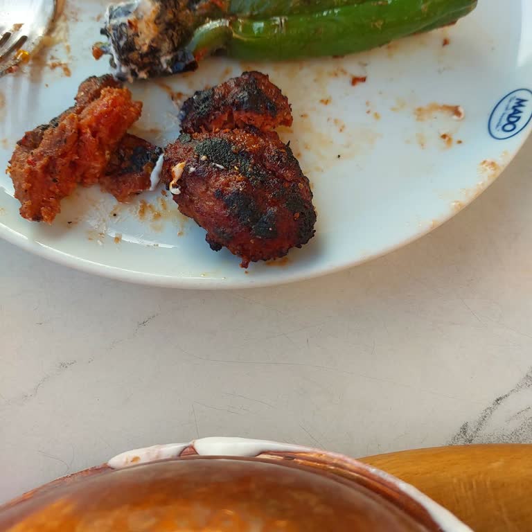 Karaköy Mado'da Çiğ Ve Yanmış Köfte Deneyimi