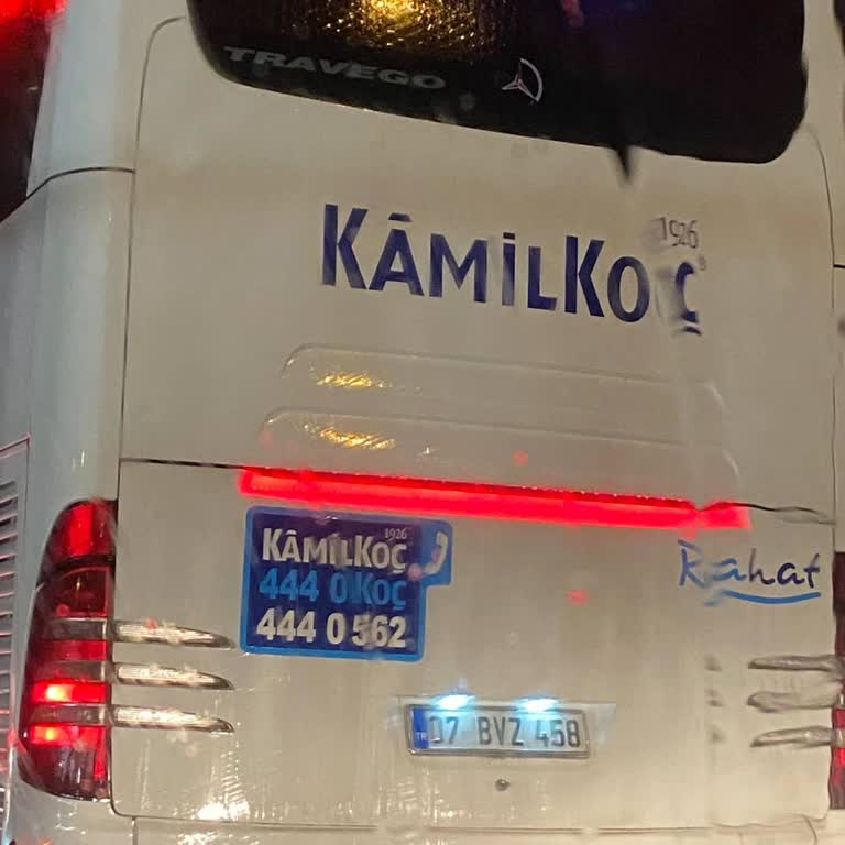 Tehlikeli Sürüş: Kamil Koç Otobüsü Trafik Güvenliğini Tehdit Ediyor