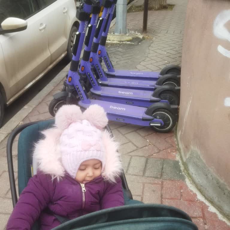 Kaldırımları İşgal Eden Scooterlar