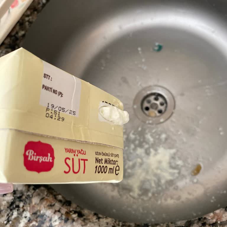 Aldığım Süt Yoğurda Dönüşmüş Gibiydi
