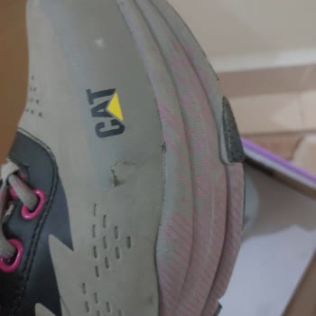 Caterpillar Botların Kalitesiz Malzeme Ve Dikiş Sorunları