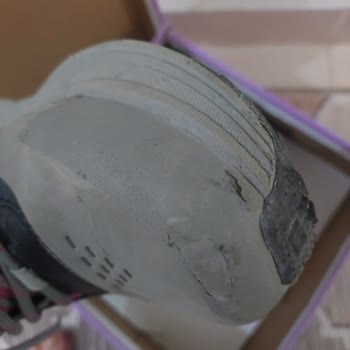 Caterpillar Botların Kalitesiz Malzeme Ve Dikiş Sorunları