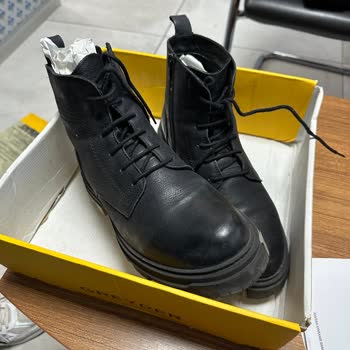 Boyayan Ayakkabılar Ve Umursamaz Müşteri Hizmetleri