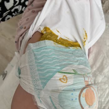 Prima Windeln Größe 4 läuft tägliches aus von Urin und Stuhl