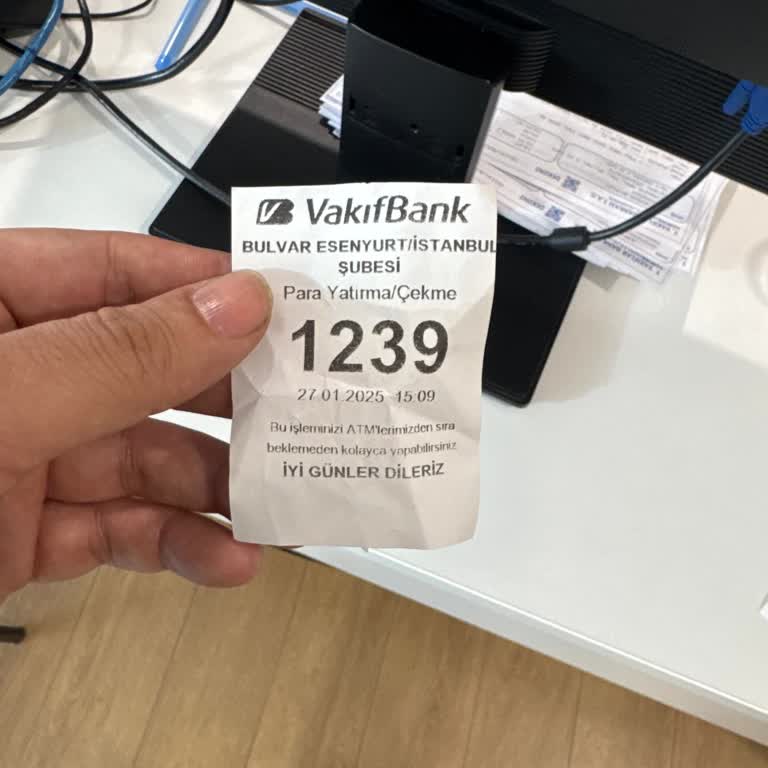 Halkbank Esenyurt Şubesinde Yavaş Hizmet Ve İlgisizlik