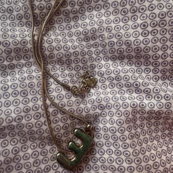 Stradivarius Kolye Kalitesizliği: Yeşeren Takılar