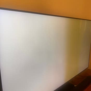 Samsung Televizyonun 2 Yılda Ekran Arızası Ve Yüksek Onarım Bedeli