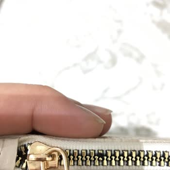 Kırık Fermuar Ve Çizik Cüzdan Hayal Kırıklığı